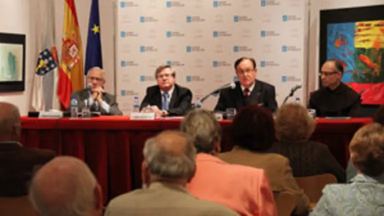 UN momento del acto, interviniendo Mourelle