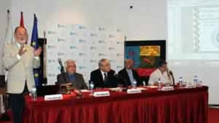 Ferro durante su conferencia