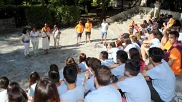 A CORU&Ntilde;AA conselleira de Traballo e Benestar, Beatriz Mato, acompa&ntilde;ada pola delegada territorial da Xunta na Coru&ntilde;a, Bel&eacute;n do Campo, visitar&aacute; aos mozos e mozas participantes no campamento xuvenil de Gandar&iacute;o06/07/2015Foto: Moncho Fuentes / AGN