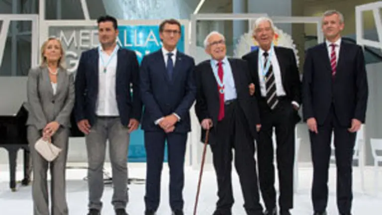 SANTIAGO13,00 h.-    O titular do Goberno galego, Alberto N&uacute;&ntilde;ez Feij&oacute;o, acompa&ntilde;ado dos membros do Executivo auton&oacute;mico, presidir&aacute; o acto de imposici&oacute;n das Medallas de Galicia 2015. No Museo da Cidade da Cultura. Intervenci&oacute;n aberta aos medios. Tras a cerimonia, haber&aacute; unha fotograf&iacute;a de grupo. foto xo&aacute;n crespo24/07/15