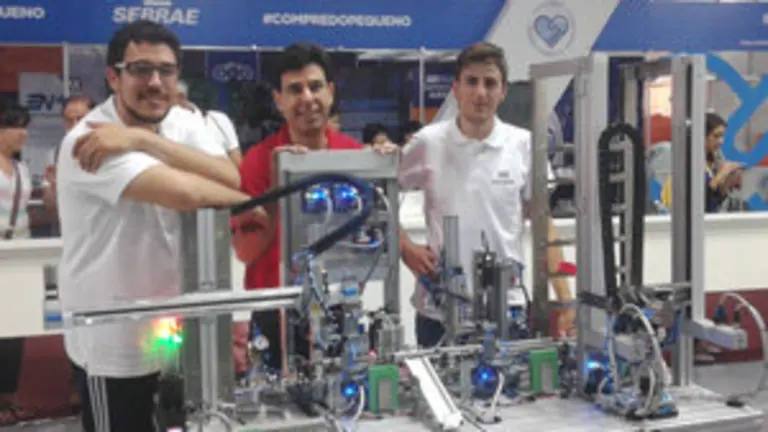 Sergio Pérez y Enrique Pastor, alumnos de Mecatrónica Industrilal del