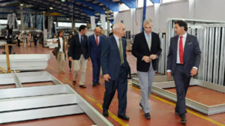 A CORU&Ntilde;AO conselleiro de Econom&iacute;a e Industria, Francisco Conde, acompa&ntilde;ado polo director do Igape, Javier Aguilera, visitar&aacute; as instalaci&oacute;ns da empresa Aluman (Pol&iacute;gono Industrial de Sab&oacute;n, 6B)31/08/2015Foto: Moncho Fuentes / AGN