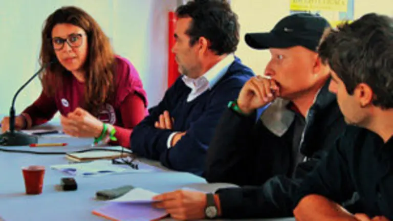 Mesa redonda IU Francia 2, foto de Ana González -
