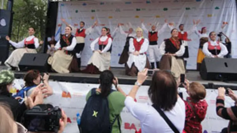 17.Festival de las colectividades 1