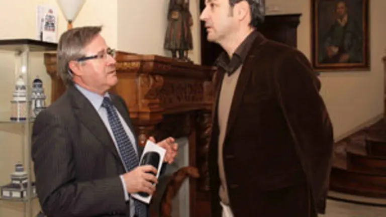 3. Ramón Jiménez (izquierda) y el conferenciante Diego Diz minutos antes de la ponencia