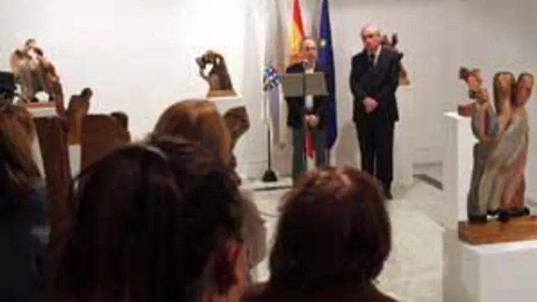 Un momento de la presentación, con público