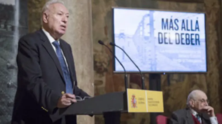 Libro Mas alla del deber