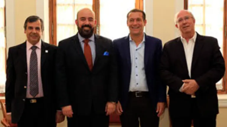 Neuquen 23-Febrero-2016... El gobernador Omar Guti&eacute;rrez  se reun&iacute;o en casa de gobierno con el  Consul General de Espa&ntilde;a en Bahia Blanca, Carlos Tercero Castro.
