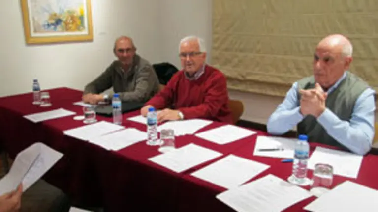 Elías López (tesorero), Ovidio Cadenas (presidente) y Fernando Gómez (secretario)