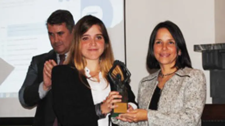 17.ANTONIETTA LEDEZMA CAPRILES PREMIOS CORTÉS DE CÁDIZ 2015