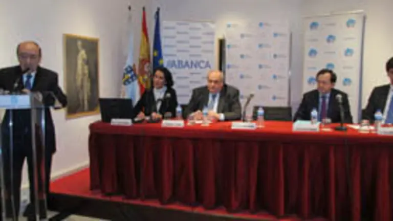 Julio Lage (en la tribuna), Flor Gómez, Carlos Conde, J. Antonio Fernández y Alejandro Segura