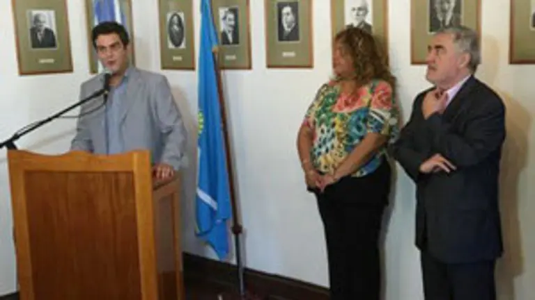 gaiman firma convenio con provincia