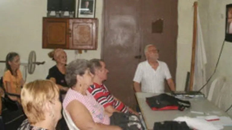 Cuba.Viendo película gallega