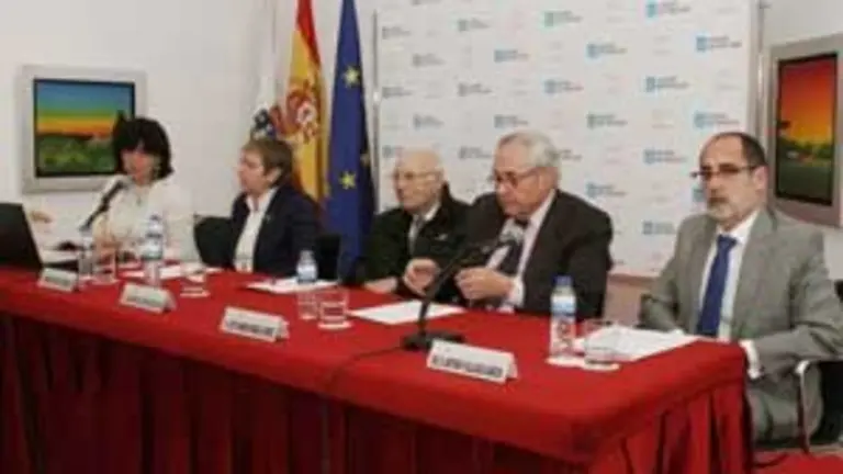 1. De izquierda a derecha, Covadonga Salgado, Rosa Quintana, José Manuel Romay, José Ramón Ónega y Antonio Villalba