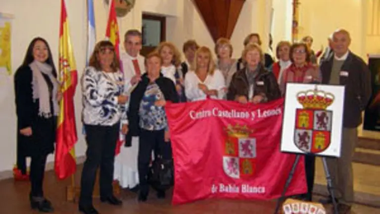 cast y leon bahia misa aniv 5