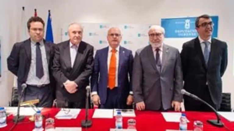 1. De izquierda a derecha Mario Crecente, el delegado de la Xunta José Ramón Ónega, Manuel Baltar, Fernando Bayón y Javier Guillén FOTO ALBERTO PAZ