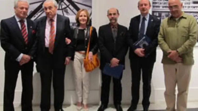 Pérez Vázquez y su mujer -en el centro-, el delegado de la Xunta, José Ramón Ónega, Zarza, Hernández-Vallejo y Sánchez-Soto, 