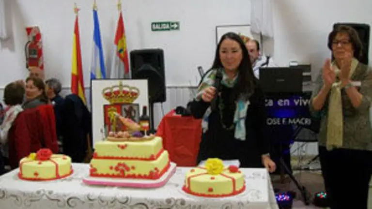 cast y leon bahia aniv 3.Locutora