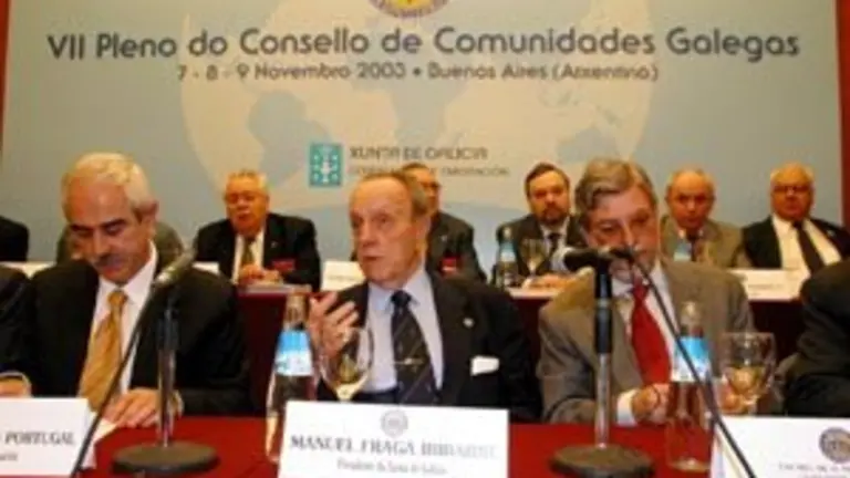 VII pleno do consello de comunidades galegas.foto Pepe Ferrin7/11/2003