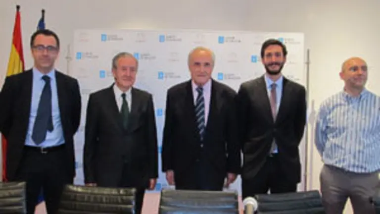 Iván Casanova, José Manuel López-Valcárcel, el delegado de la Xunta, José Ramón Ónega, Guillermo Rodríguez-Puime y Alberto Jiménez 