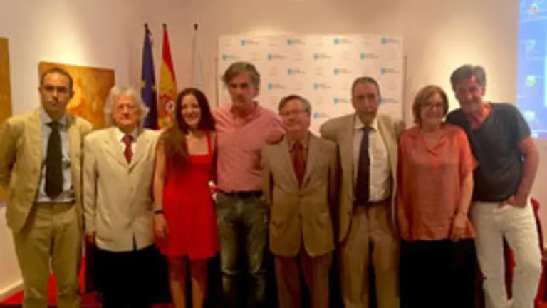 De izq. a dcha. Rafael Yáñez, Manuel Pereira, Laura Torres (nieta de Sabino), Gerardo Torres (sobrino), Ramón Jiménez, Vicente Araguas, María Torres, y Francis Lorenzo (sobrino)