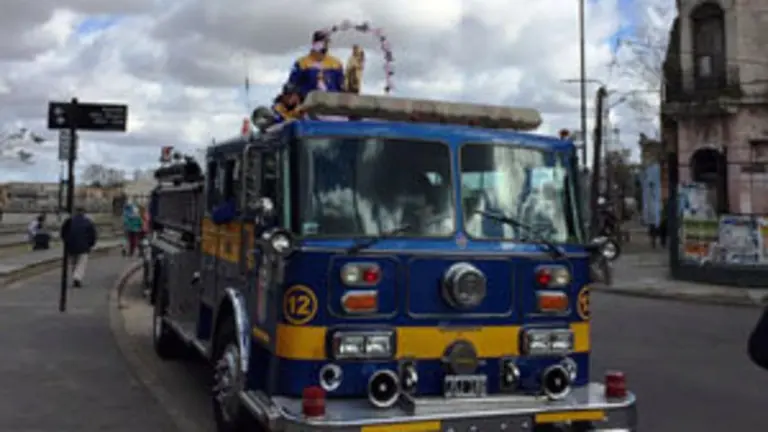 Foto 3 Procesión en Autobomba