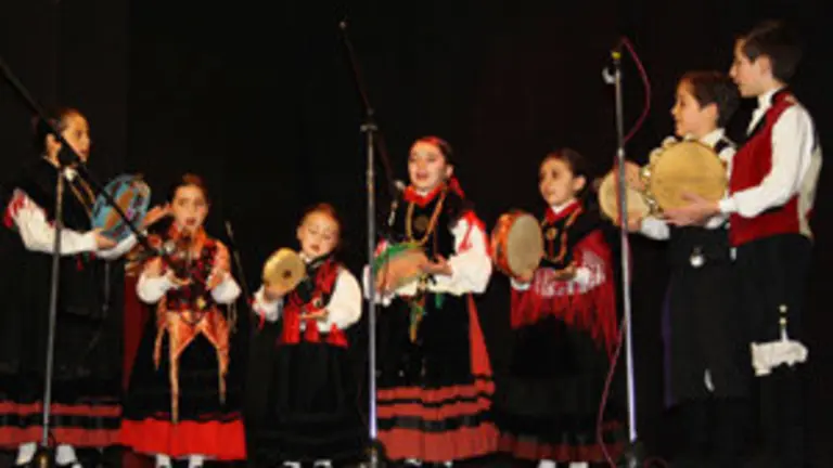 Semana de Galicia Centro Gallego de Bs As. Cantareiras y cantareiros de la Fundación Xeito Novo