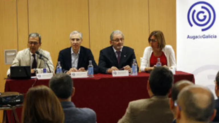 FRANCISCO CONDE FIRMA CONVENIO EN EL BALNEARIO CON EL CLUSTER DEL AGUA MINERAL E TERMAL