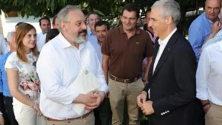 Soandres (A Laracha). A Coru&ntilde;aO conselleiro de Econom&iacute;a, Emprego e Industria,Francisco Conde, manter&aacute; un encontro co Cl&uacute;ster da Madeira e o Dese&ntilde;o de Galicia. Na Fundaci&oacute;n As Salgueiras (lugar das Salgueiras, Soandres).05/09/2016Foto Moncho Fuentes / AGN A Coru&ntilde;a