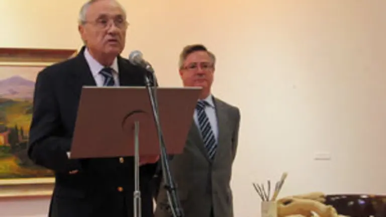 El delegado de la Xunta en Madrid, José Ramón Ónega, y Ramón Jiménez, presentando el espectáculo