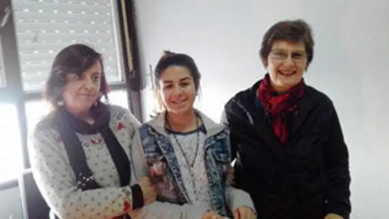 cast y leon 3 lomas visita escuela