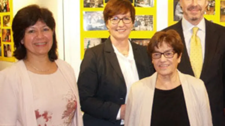 La alcaldesa de Buxtehude (2. izda.) y el consul general de Espana en Hamburgo, con la presidenta( Ida). y la  fundadora de la asociacion