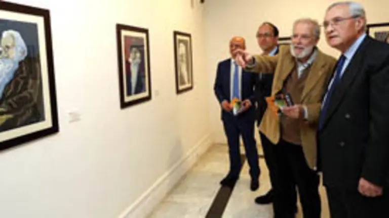 3. De izquierda a derecha Antonio González Millán, Anxo Lorenzo, Siro y el delegado de la Xunta de Galici aen Madrid José Ramón Ónega Visitan la sala B de la muestra