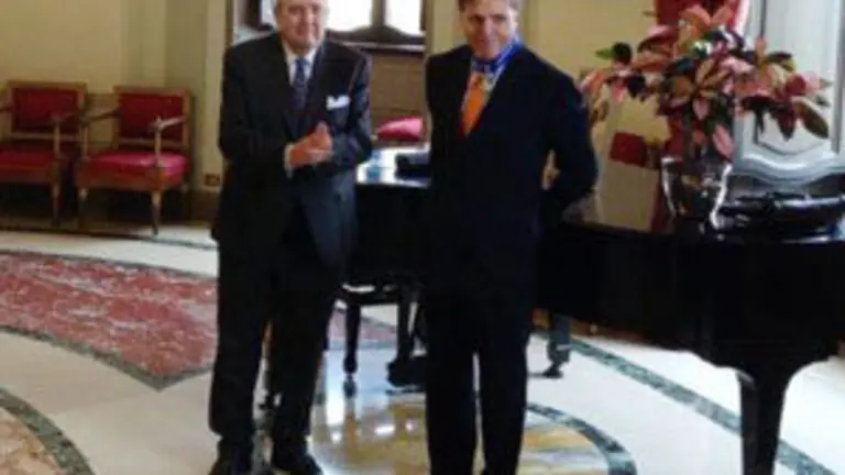 Italia-Bonomi condecorado