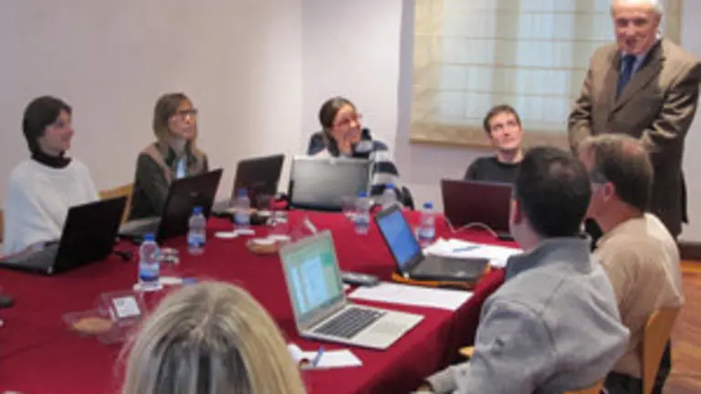 El delegado de la Xunta, José Ramón Ónega, dirigiéndose a los asistentes