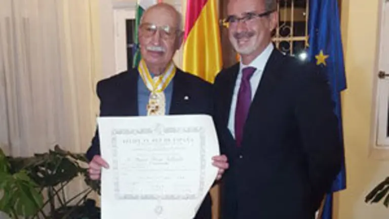 Bolivia-Condecoracion Academia de la Lengua