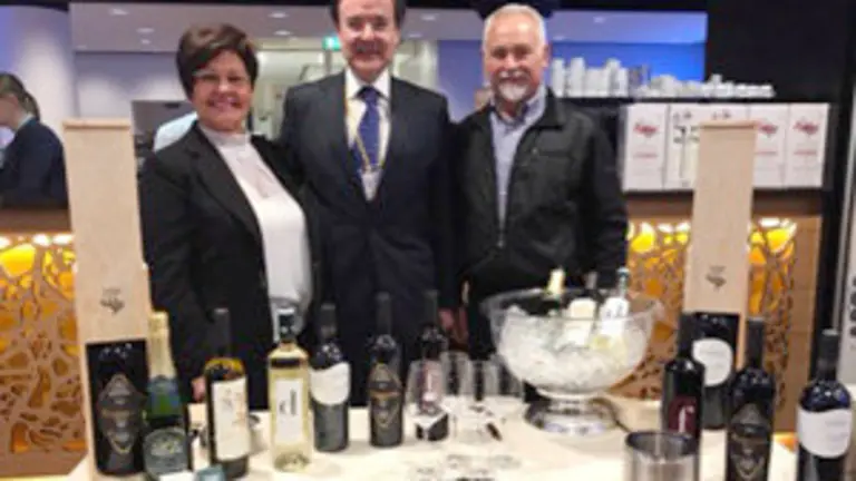 Suiza.Embajador en Extravaganza 1