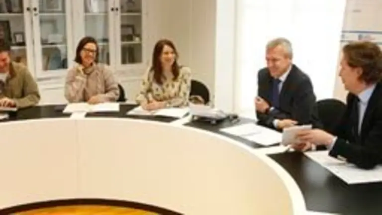 O vicepresidente da Xunta, Alfonso Rueda, acompa&ntilde;ado do director xeral de Relaci&oacute;ns Exteriores e coa UE, Jes&uacute;s Gamallo, manter&aacute; unha reuni&oacute;n con representantes da Coordinadora Galega de Organizaci&oacute;ns non Gobernamentais para o Desenvolvemento. No despacho do vicepresidente (bloque V, 3&ordm; andar). foto xo&aacute;n crespo20/12/16