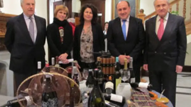 Juan Gil, la directora xeral Nava Castro, la secretaria de Estado Matilde Asián, el alcalde Horacio Gil y el delegado de la Xunta, José Ramón Ónega 