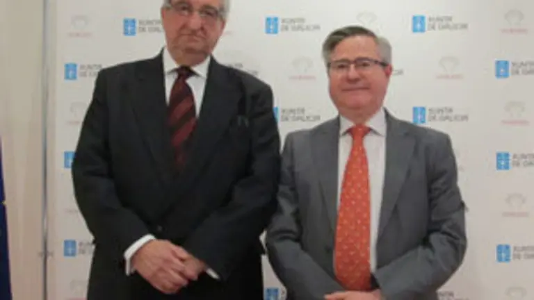 El profesor Peláez y Jiménez, posando antes de comenzar la conferencia