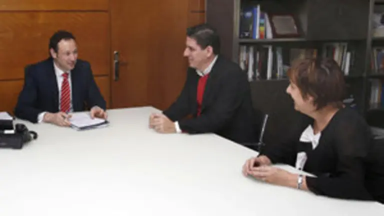 Consejero Presidencia y presidente Centro Asturiano Caracas 3