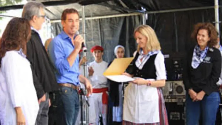 Bs As Celebra 140 aniversario Centro Vasco[1]