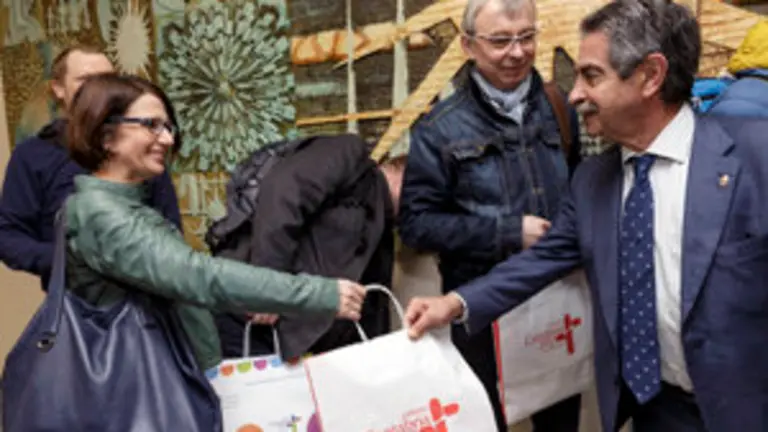 18:30 Palacete del Embarcadero, Santander. El consejero de Innovación, Industria, Turismo y Comercio, Francisco Martín, asiste a la inauguración de la exposición ‘IHCantabria. X Aniversario 2007-2017’. 31 de marzo de 2017 © Raúl Lucio