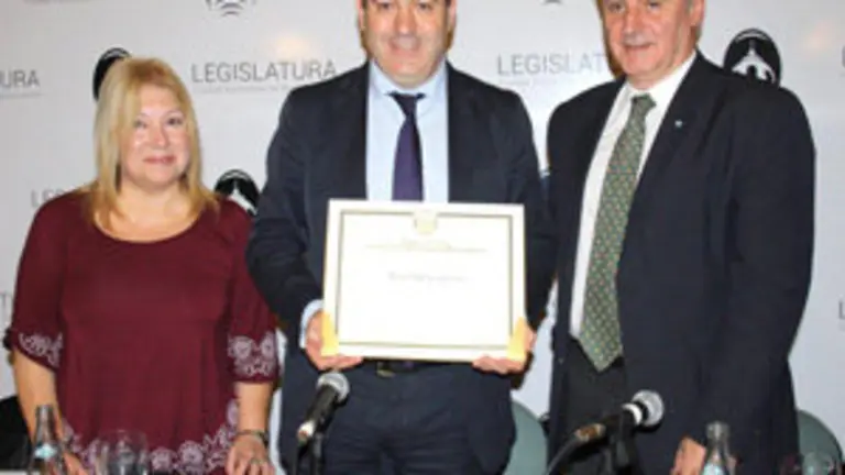 Distinción al Conselleiro de Cultura y Educación