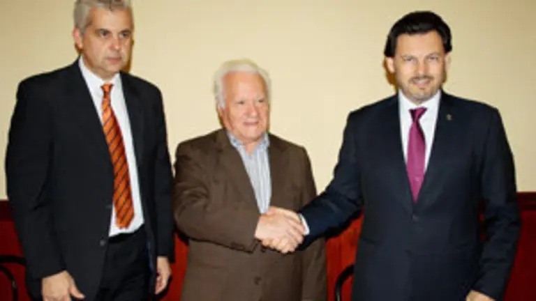 Firma convenio con presidente Centro Gallego de Mar del Plata 1