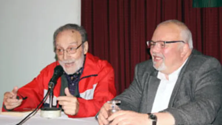 MEGA.Lores y Tosar durante la conferencia 1