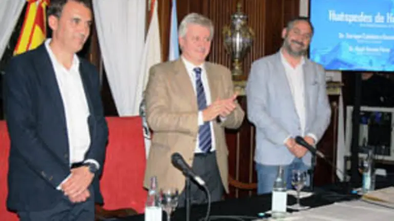 Raposo y los Alcalades durante la ceremonia