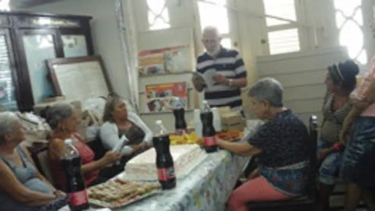 El bardo leyendo uno de los poemas de su libro Poeta y Loitador