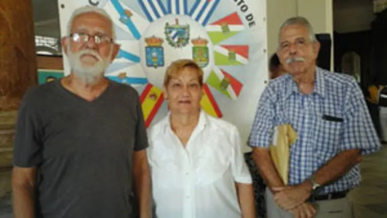 Manuel Álvarez, Teresita García y el Dr. Manuel Barros