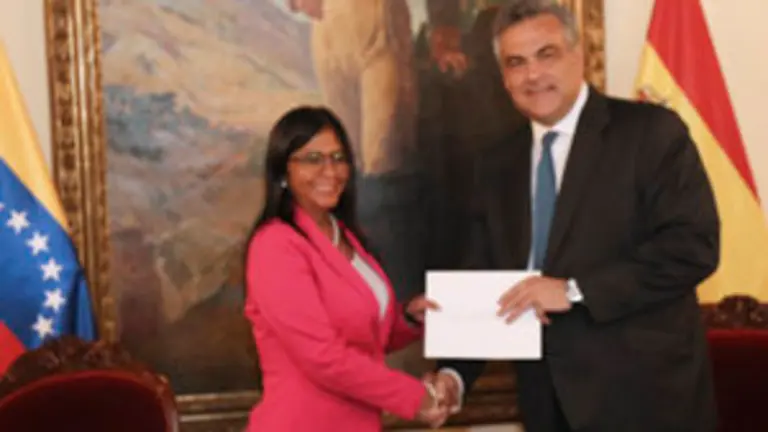 EMBAJADOR DE ESPAÑA PRESENTÓ CARTAS DE ESTILO